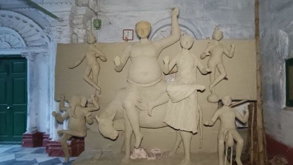 দূর্গা আরাধনার সঙ্গে এখানে পুজো হয় নৌকার, জেনে নিন কোথায় হয় এমন দূর্গা পূজা