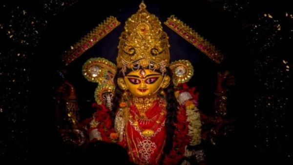 ইতিহাস রয়েছে সাক্ষী, এই বাড়ির দুর্গা দালানেই অভিনয় শুরু হিয়েছিল মহানায়কের