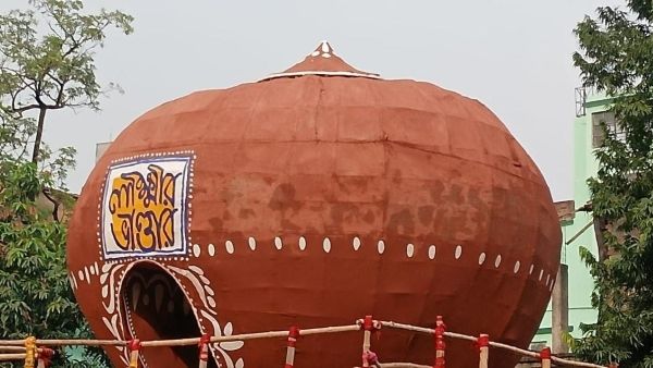 হাওড়ায় 'লক্ষ্মীর ভান্ডার', মন্ডপ দর্শনে গেলে মিলতে পারে নগদ অর্থ