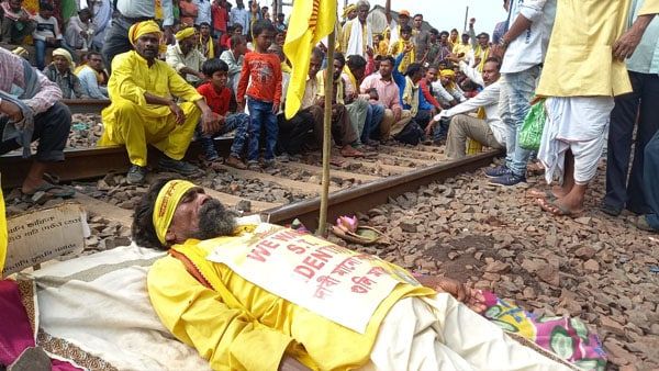 রাজ্যের সঙ্গে আলোচনা সন্তোষজনক! ১০০ ঘন্টা পর অবশেষে উঠল অবরোধ