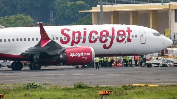 বাড়ছে লোকসানের বোঝা! ৮০ জন পাইলটকে বেতনহীন ছুটিতে পাঠাল SpiceJet