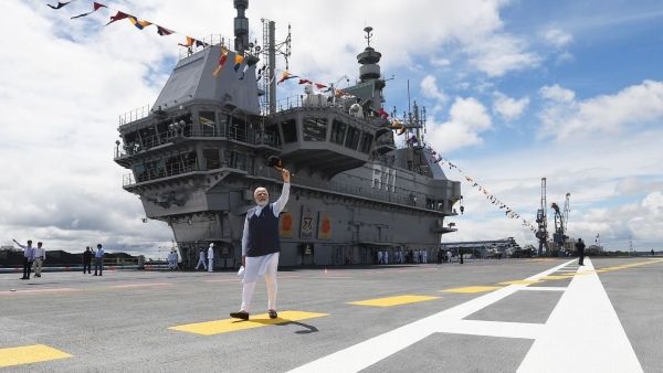 দুটি ফুটবল মাঠের সমান এয়ারবেস থেকে অত্যাধুনিক সমরাস্ত্রে সজ্জিত INS Vikrant