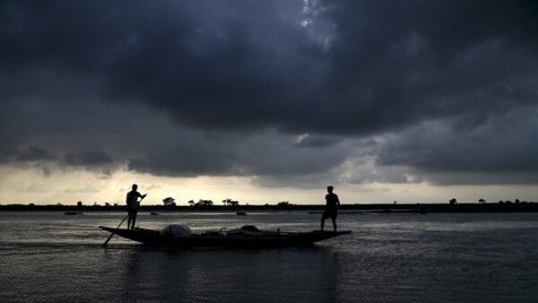 সপ্তমীর সকাল থেকে আকাশের মুখভার, পুজোর বাংলায় কী পূর্বাভাস আবহাওয়া দফতরের