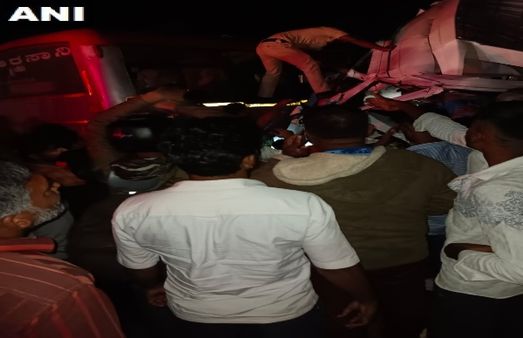 ত্রিমুখী সংঘর্ষ, বাস , ট্যাংকারের মাঝে পড়ে গেল টেম্পো, পিষে গিয়ে মৃত ৯