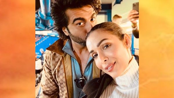 লন্ডনে ফুটবল ম্যাচে মজেছেন অর্জুন-মালাইকা, দেখুন সেই রোমান্টিক মুহূর্তের ছবি