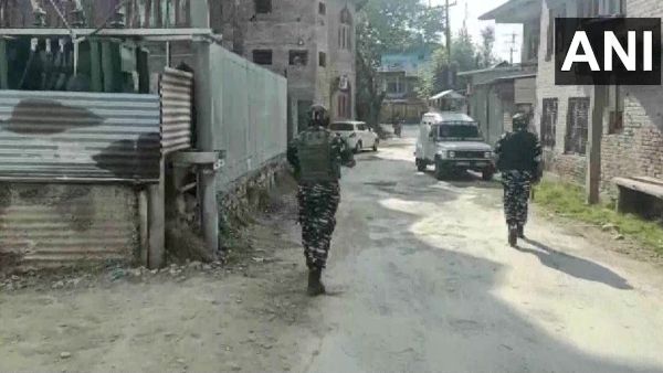 পুলওয়ামা এনকাউন্টার: সন্ত্রাসী হামলায় নিহত পুলিশকর্মী, জখম সিআরপিএফ জওয়ান