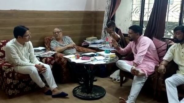 শিলিগুড়িতে অশোক ভট্টাচার্যের বাড়িতে রাজু বিস্তা-শঙ্কর ঘোষ! সরকার ফেলার ষড়যন্ত্র দেখছে তৃণমূল