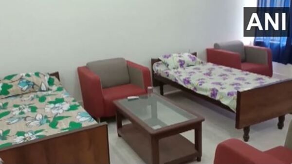 নেশাগ্রস্ত VIP-দের জন্য এলাহি বন্দোবস্ত! নীতীশের রাজ্যে বরাদ্দ আরামদায়ক সোফা-এসি সঙ্গে আরও অনেক কিছু