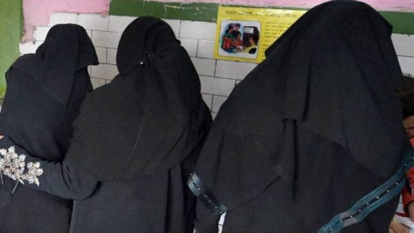 বোরখা পরে ঘুরে বেড়াচ্ছেন কেরলের মন্দিরের পুরোহিত, তাজ্জব স্থানীয় বাসিন্দারা