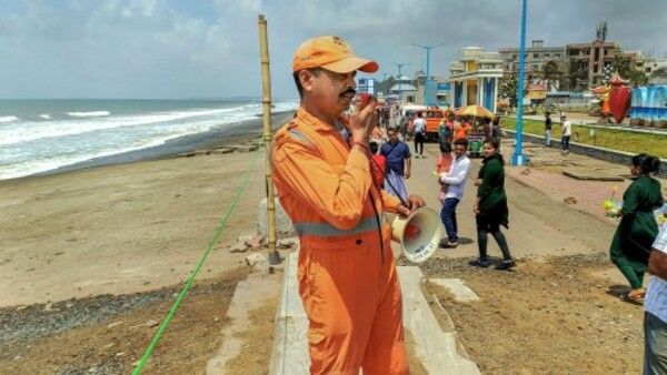 অতি গভীর নিম্নচাপে পরিণত হয়েছে সিতরাং, শক্তি বাড়িয়ে ধেয়ে আসছে উপকূলের দিকে