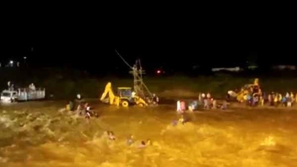 মাল নদীতে হরপা বানে বাড়ছে মৃতের সংখ্যা! মুখ্যমন্ত্রীর সঙ্গে কথা উদয়নের