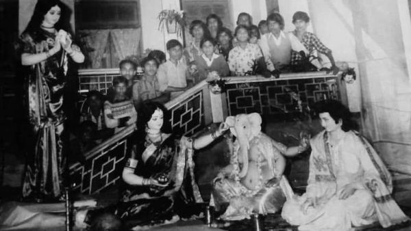 দুর্গার পরিবারে ভাই তৃতীয়া, লক্ষী সরস্বতীর থেকে ফোঁটা নিলেন কার্তিক গনেশ