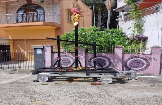 আনন্দ উৎসবের প্রস্তুতি শুরু চন্দননগরে, রীতি মেনে হল কাঠামো পুজো