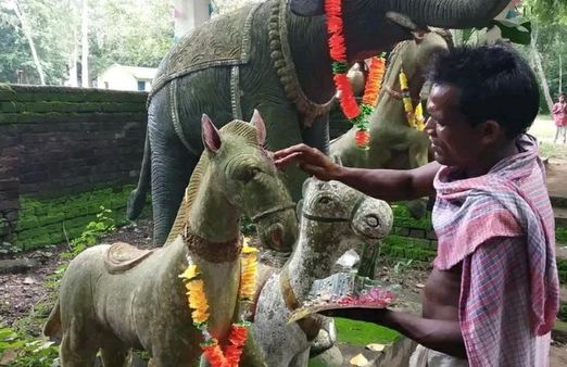 অপার কৃপা কেঁদুয়াবুড়ি‌র, অনন্য রূপে পূজা নেন দেবী