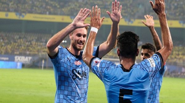 মুম্বই সিটি এফসির বিরুদ্ধে ঘরের মাঠে পরাজিত গত আইএসএল-এর রানার্স দল