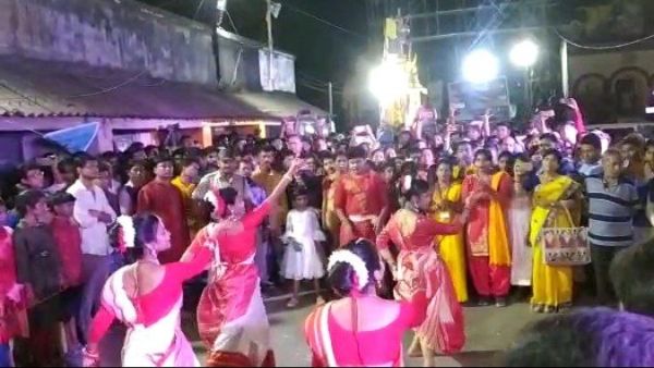 খালনায় লক্ষ্মীপুজোর বিসর্জনে চমক, কার্নিভ্যালের আয়োজন