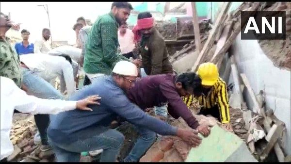 মহারাষ্ট্রের অমরাবতীতে জরাজীর্ণ ভবনে ধস! কমপক্ষে ৫ জনের মৃত্যু