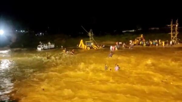 মালবাজারে হড়পা বানে জখমদের চিকিৎসায় গাফিলতির অভিযোগে হাসপাতালে ভাঙচুর! একাধিক প্রশ্নে জেরবার প্রশাসন