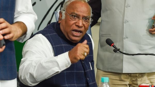 প্রতিদ্বন্দ্বী শশী থারুরের সঙ্গে আলোচনা করেই দলকে এগিয়ে নিয়ে যাবেন মল্লিকার্জুন খাড়গে, বিশেষ ধন্যবাদ সোনিয়াকে