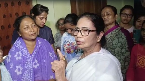 বিসর্জনে হড়পা বান কেড়েছিল ৮ প্রাণ, স্বজনহারা পরিবারের পাশে দাঁড়ালেন মুখ্যমন্ত্রী