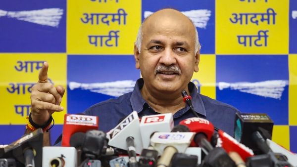 আপ ছাড়তে বলা হয়েছে, ৯ ঘন্টা জেরা শেষে বিস্ফোরক উপ-মুখ্যমন্ত্রী ! পালটা বিবৃতি CBI-এর