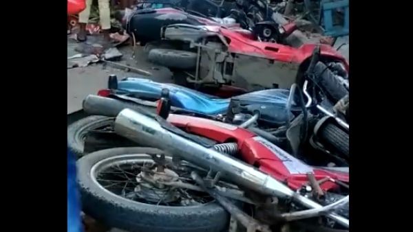 মোমিনপুরে বাইক-দোকানে ভাঙচুর! মমতার পুলিশের বিরুদ্ধে ব্যবস্থা না নেওয়ার অভিযোগ সুকান্ত মজুমদারের