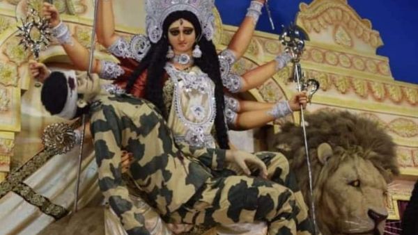 কাঁদছে ভারত মাতা, সেনাকে উৎসর্গ করে তৈরি মাতৃ প্রতিমা