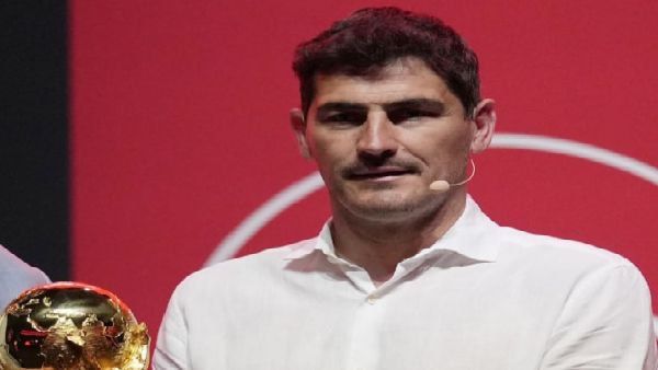 বিশ্ব ফুটবলে চাঞ্চল্য ছড়ালেন দুই পুত্রের পিতা! নিজেকে সমকামী বলে পরিচয় দিয়ে টুইট মুছলেন বিশ্বকাপজয়ী কিংবদন্তি