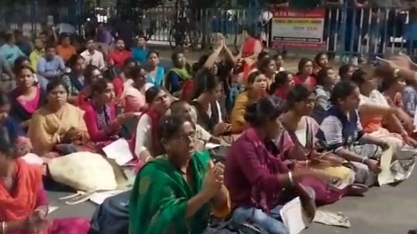 'ধরনা মঞ্চে বসে থাকলেই চাকরি মেলেনা', টেট আন্দোলনকারীদের বার্তা খাদ্যমন্ত্রীর