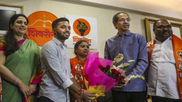 আন্ধেরি ইস্টে দ্বিতীয়স্থানে নোটা! জয়ের পরে বিজেপিকে খোঁচা উদ্ধব ঠাকরের