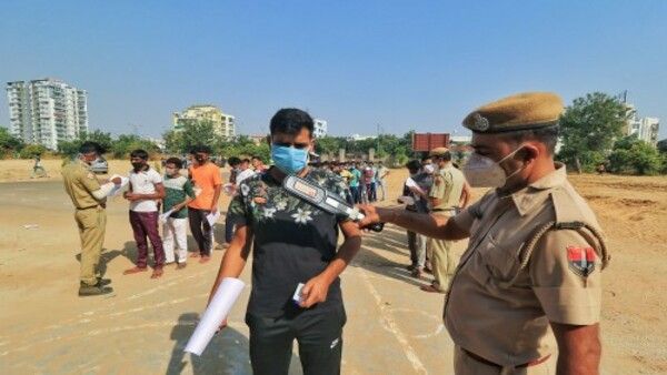 SSC-র সংশোধিত বিজ্ঞপ্তি, প্রায় ২০ হাজার কনস্টেবল পদের সংখ্যা বৃদ্ধি! মাধ্যমিক পাশেই করা যাবে আবেদন