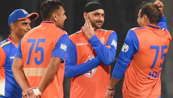 দ্রাবিড়ের পরিবর্তে টি ২০ ক্রিকেটে ভারতের কোচের পদে নিজের এই প্রাক্তন সতীর্থকে দেখতে চান হরভজন