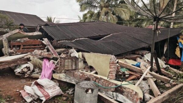 পাকিস্তানে বন্যা থেকে ইন্দোনেশিয়ায় ভূমিকম্প - বছরভর যে প্রাকৃতিক দুর্যোগ নড়িয়ে দিয়েছে গোটা বিশ্বকে