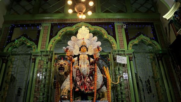 প্রতিষ্ঠিত বিগ্রহে দুর্গা পুজো , জগদ্ধাত্রী আসেন ডাকের সাজে
