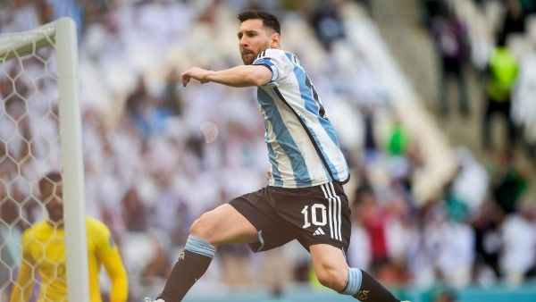 মেসি ম্যাজিকে মাত মেক্সিকো! দুরন্ত জয়ে বিশ্বকাপে নক আউটের আশা উজ্জ্বল আর্জেন্তিনার