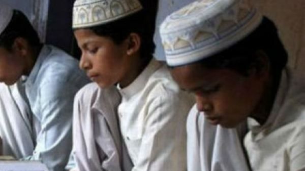 সাদা ফতুয়া, সাদা টুপি পরে ছাত্ররা পড়ছেন সংস্কৃত, উদাহরণ তৈরি করল কেরলের ইসলামিক কেন্দ্রটি