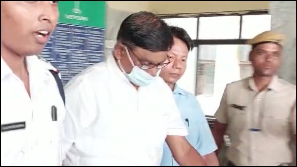 ৫ হাজার টাকা করে দিতে হত মানিককে, রীতিমতো তোলাবাজির অভিযোগ তাপসের