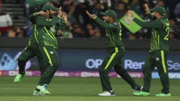 যে কোনও মূল্য ভারতকে টি২০ বিশ্বকাপের সেমিফাইনালে নিশ্চিত করতে চায় আইসিসি, বিস্ফোরক মন্তব্য সাবেক পাক অধিনায়কের