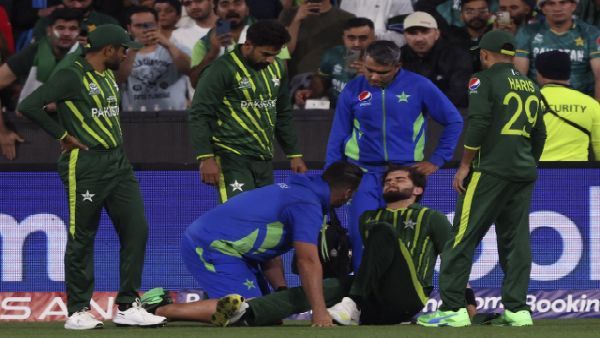 পাকিস্তানের হারে আখতারকে 'কর্মফল' খোঁচা শামির, বাবর কেন হতে পারলেন না বিরানব্বইয়ের ইমরান?