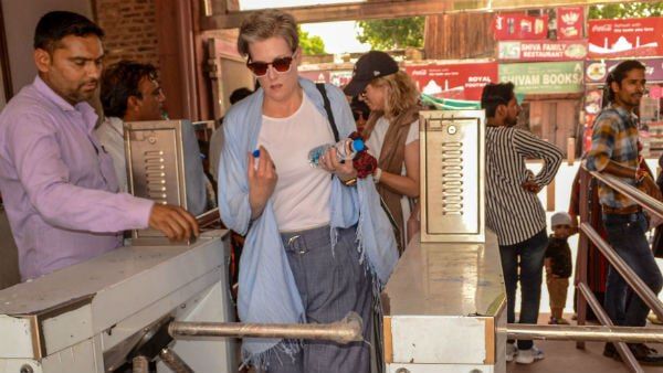 কোভিডের পর ভারতে অর্ধেকেরও কম বিদেশীদের আগমন!‌ উদ্বিগ্নকর রিপোর্ট স্বরাষ্ট্রমন্ত্রকের