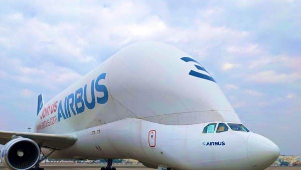 কলকাতার মাটি ছুঁল দৈত্যকার Beluga! তিমির মতো দেখতে এই বিমানের বৈশিষ্ট্য চমকে দেওয়ার মতো