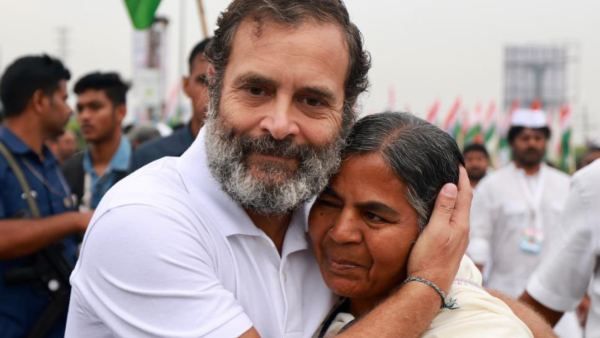 ছেলের জন্য ন্যায় বিচার এবং সংবিধান বাঁচানোর ডাক! ভারত জোড়ো যাত্রায় রাহুলের পাশে রোহিত ভেমুলার মা