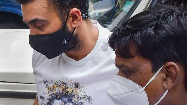 কেন রাজ কুন্দ্রা মুখে সব সময় মাস্ক পরে থাকেন, তার উত্তর দিলেন নিজেই