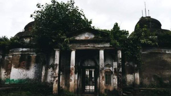 হারিয়েছে উৎসব, জীর্ন অবস্থায় দাঁড়িয়ে রয়েছে দুই মন্দির