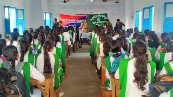 উলুবেড়িয়ার স্কুলে পুলিশ ও স্বেচ্ছাসেবী সংগঠনের উদ্যোগে সচেতনতার পাঠ