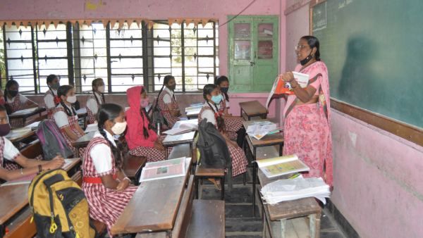 অবাক জল পান, স্কুল পড়ুয়াদের জন্য জলের ঘণ্টা বাজানোর সিদ্ধান্ত রাজ্য সরকারের