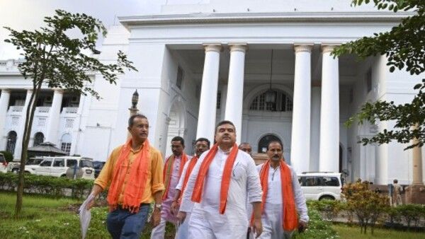 বিজেপি বিধায়কদের নিয়ে জরুরি বৈঠক শুভেন্দু অধিকারীর! অখিল গিরি প্রশ্নে ভণ্ডুল হতে পারে শীতকালীন অধিবেশন