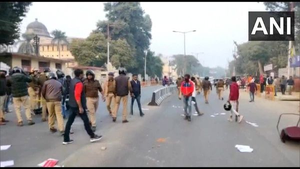 Allahabad University: উত্তপ্ত এলাহাবাদ বিশ্ববিদ্যালয়! ছাত্র-নিরাপত্তারক্ষীদের মধ্যে সংঘর্ষ, ব্যাপক ভাঙচুর