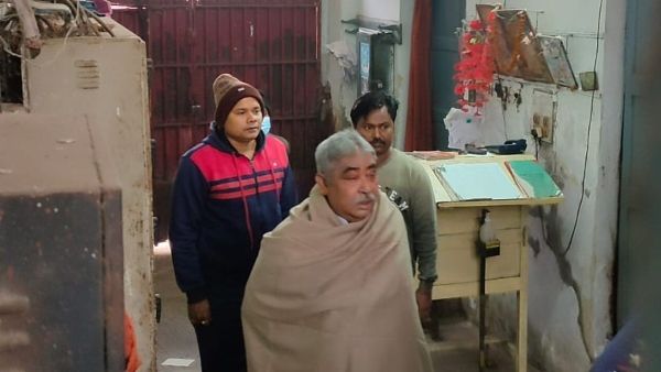 দিল্লি হাইকোর্টে নতুন বেঞ্চে অনুব্রত মামলা, পোস্তর বড়া দিয়ে মধ্যাহ্ন ভোজন সেরে দিবা নিদ্রায় কেষ্ট