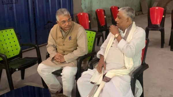 আবদুল মান্নানের বাড়িতে হঠাৎ ঢুকে পড়লেন দিলীপ ঘোষ! রাজ্য রাজনীতিতে নয়া জল্পনা